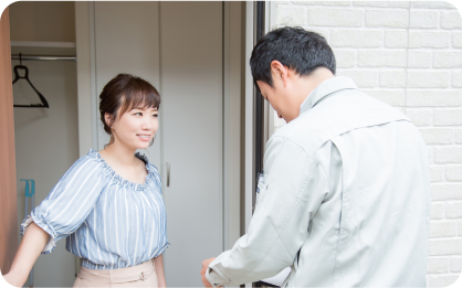 スタッフが自宅に訪問するイメージ写真